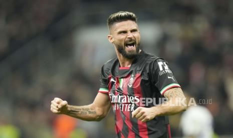  Olivier Giroud dari AC Milan