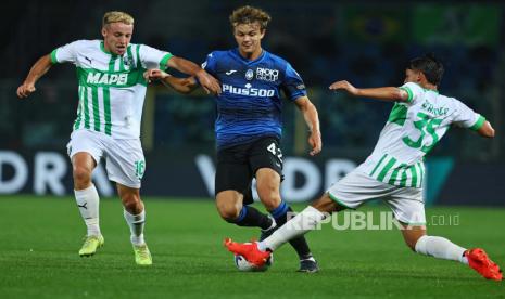 Giorgio Scalvini dari Atalanta (tengah)