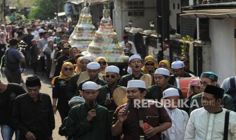 Ilustrasi warga meramaikan Maulid Nabi Muhammad.