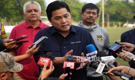  Ketua Umum PSSI Erick Thohir. Erick memberi dukungan langsung ke timnas Indonesia U-23 yang akan bertanding vs Vietnam di final Piala AFF U-23 2023 di Rayong, Thailand, Sabtu (26/8/2023).