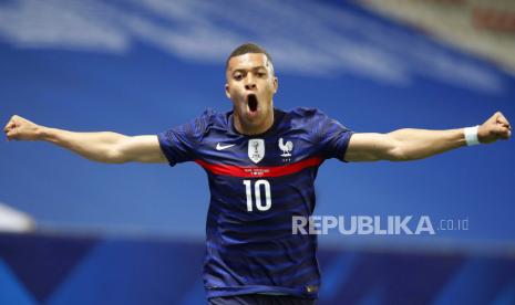 Kylian Mbappe dari Prancis merayakan setelah mencetak keunggulan 1-0 selama pertandingan sepak bola Persahabatan Internasional antara Prancis dan Wales di Nice, Prancis, 02 Juni 2021.