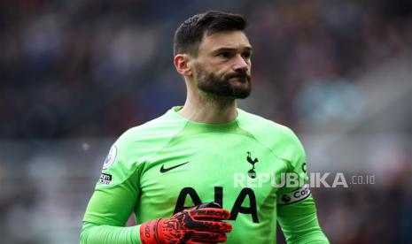 Kiper Tottenham Hotspur asal Prancis, Hugo Lloris, yang diminati Inter Milan pada bursa transfer musim 2023/2024.