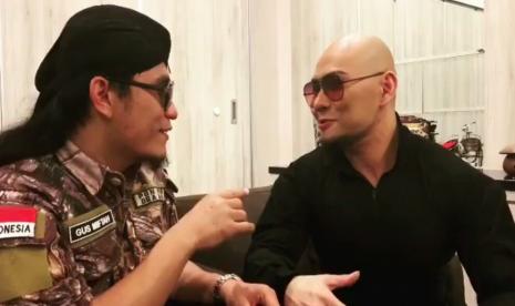 Deddy Corbuzier belajar surat Al Fatihah dengan Gus Miftah 