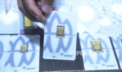 Harga Emas Antam Merosot Tipis Rp 933 Ribu Per Gram Republika Online