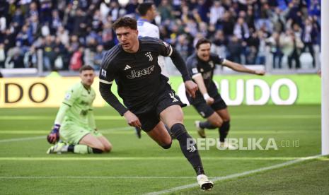 Juventus Dusan Vlahovic celebrates after scoring their side