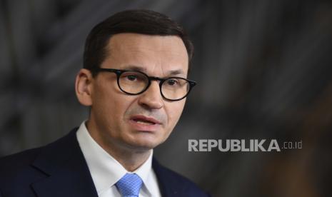  Perdana Menteri Polandia Mateusz Morawiecki mengatakan membantu Ukraina juga dapat menguntungkan ekonomi Polandia.