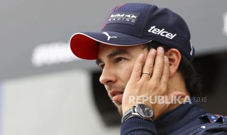 Sergio Perez keluar sebagai juara setelah kecelakaan dramatis Max Verstappen.