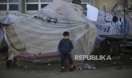 Warga Palestina berlindung dari bombardir Israel di Jalur Gaza di Rumah Sakit Eropa Gaza di Khan Younis, Selasa, (26/12/ 2023). 