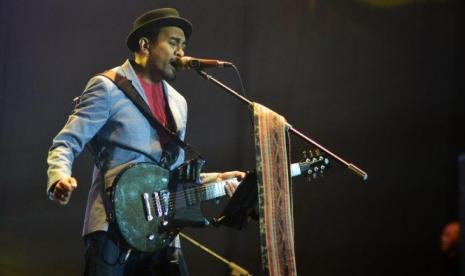 Glenn Fredly: Seperti Glenn Fredly, 5 Artis Ini Juga Idap Meningitis