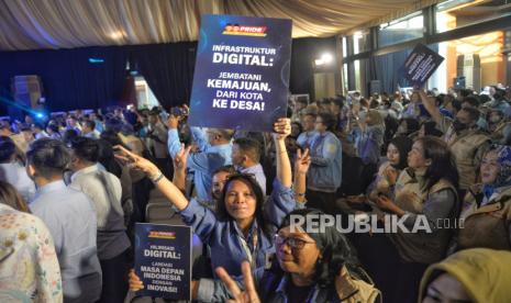 Relawan menghadiri acara konsolidasi pasukan digital menangkan Prabowo-Gibran di Jakarta, Rabu (20/12/2023). Relawan Prabowo-Gibran Digital Team (PRIDE) meluncurkan platform kecerdasan buatan (artificial intelligence atau AI) prabowogibran.ai untuk memaksimalkan kampanye di sosial media guna memenangkan pasangan Prabowo Subianto dan Gibran Rakabuming Raka pada Pilpres 2024.