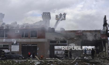 Rusia mengatakan pada Rabu (15/6/2022) bahwa misilnya menghancurkan gudang amunisi untuk senjata yang disumbangkan oleh negara-negara Organisasi Pertahanan Atlantik Utara (NATO) di Lviv, barat Ukraina.