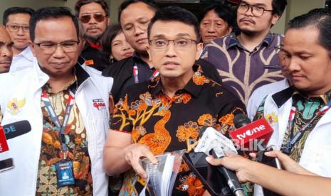 Juru Bicara Tim Pemenangan Nasional (TPN) Ganjar-Mahfud, Aiman Witjaksono memenuhi panggilan penyidik Polda Metro Jaya untuk menjalani pemeriksaan terkait dugaan Polri tidak netral pemilihan umum (Pemilu) 2024, Jumat (26/1/2024). 