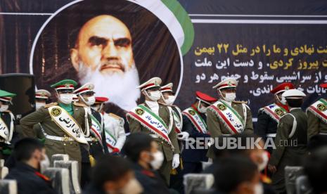  Militer Iran memulai latihan perang tahunan di daerah pesisir Teluk Oman, pada Ahad (7/11).  Foto tentara Iran (ilustrasi). 