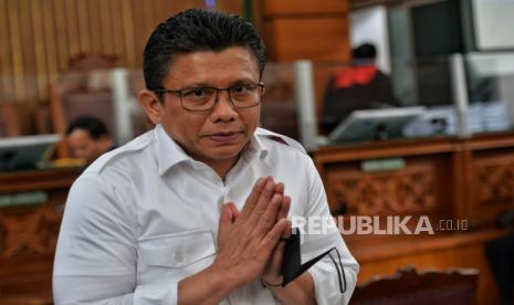 Terdakwa Ferdy Sambo usai memberikan keterangan saksi dalam sidang lanjutan dengan terdakwa Richard Eliezer, Kuat Maruf dan Ricky Rizal di Pengadilan Negeri Jakarta Selatan, Rabu (7/12/2022). Jaksa penuntut umum (JPU) menghadirkan terdakwa Ferdy Sambo dan Kepala Biro Provos Divpropam Polri Brigjen Benny Ali sebagai saksi dalam sidang lanjutan terkait perkara dugaan pembunuhan berencana terhadap Brigadir Nofriansyah Yosua Hutabarat alias Brigadir J. Republika/Thoudy Badai