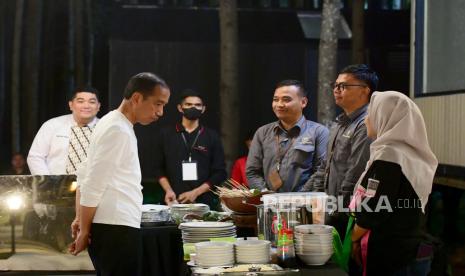 Presiden Joko Widodo (Jokowi) bersama sejumlah menteri kembali bermalam di kawasan Ibu Kota Nusantara (IKN), Kalimantan Timur usai melakukan peletakan batu pertama atau groundbreaking sejumlah infrastruktur pada Kamis (29/2/2024).