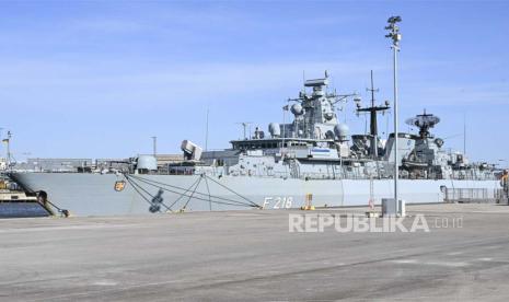  FGS Mecklenburg-Vorpommern Angkatan Laut Jerman berlabuh di pelabuhan Helsinki, Finlandia, Jumat (14/4/2023). FGS Mecklenburg-Vorpommern Angkatan Laut Jerman dan NRP Bartolomeu Dias Angkatan Laut Portugis berlabuh pada 13 April dan akan berada di Helsinki hingga 16 April April. Mereka adalah dua kapal perang NATO pertama yang berlabuh di Finlandia setelah negara itu resmi bergabung dengan NATO pada 04 April 2023.