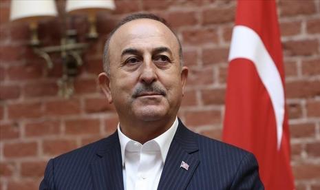 Menlu Turki Cavusoglu menuduh Macron melakukan pendekatan murah jelang pemilihan 2022.