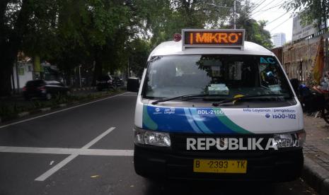 Sebuah armada mikrotrans AC terparikir usai acara peluncurannya di Kawasan Gondangdia, Jakarta, Jumat (28/1/2022) (ilustrasi). 