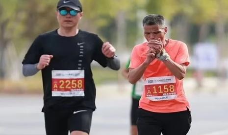 Nekat Merokok Saat Lari Marathon, Pelari 52 Tahun Ini Didiskualifikasi