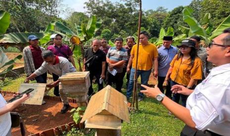 Agar Hasilkan Madu Berkualitas, Akademisi UI Berbagi Pengetahuan Tentang Budidaya Lebah hingga Pemasaran Produk Turunannya