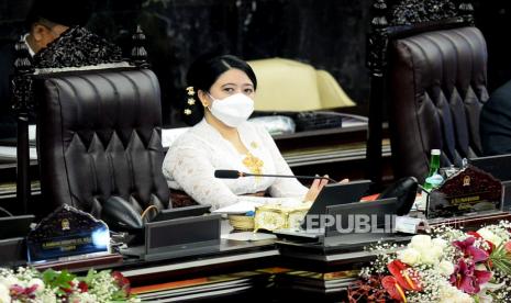 Ketua DPR Puan Maharani meminta semua pihak tetap waspada terhadap penularan Covid-19