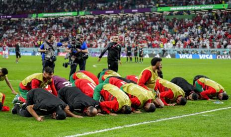 Warga Muhammadiyah tidak suka Maroko (k). Skuad Timnas Maroko melakukan selebrasi sujud syukur usai menyingkirkan Spanyol di babak perdelapan final Piala Dunia 2022. Maroko menang lewat adu penalti dari Spanyol 3-0.