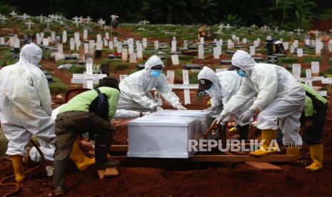 Terdapat keutamaan orang meninggal syahid dunia dan akhirat. ilustrasi jenazah Covid-19