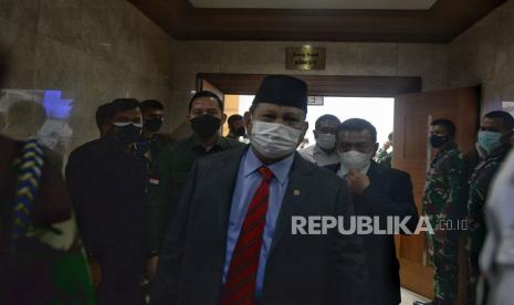 Menteri Pertahanan (Menhan) Prabowo Subianto usai mengikuti rapat kerja dengan Komisi I DPR di kompleks Parlemen, Jakarta, Rabu (2/6). Rapat kerja tersebut membahas Rencana Kerja Anggaran (RKA) dan Rencana Kerja Pemerintah (RKP) Kemhan Tahun 2022.Prayogi/Republika