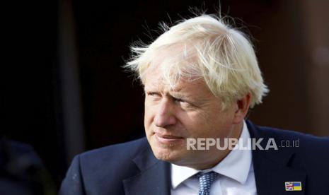 Perdana Menteri Boris Johnson saat berkunjung ke Polisi Thames Valley, di Kantor Polisi Milton Keynes di Buckinghamshire, Inggris, Rabu 31 Agustus 2022. Perdana Menteri Boris Johnson telah memasuki minggu terakhir jabatannya menjelang pemilihan pemimpin baru Partai Konservatif , yang juga akan mengambil jabatan Perdana Menteri.