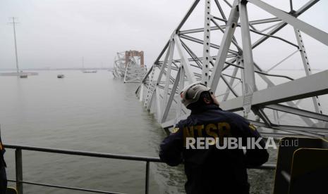   A handout photo made available on 27 March by the National Transportation Safety Board (NTSB) shows NTSB investigators on the bridge of the cargo vessel Dali, in Baltimore, Maryland, USA, 26 March 2024 (issued 28 March 2024). The bodies of two people were recovered after the Singapore-flagged cargo ship Dali struck the bridge on 26 March causing it to collapse. Four other people, all members of a construction crew, were still missing. Authorities have shifted their focus to a salvage operation so wreckage can be removed from the Patapsco River.   