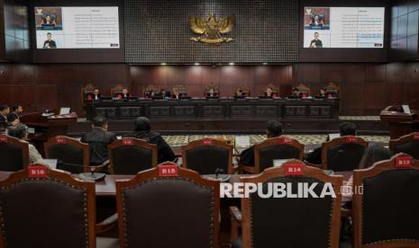 Suasana sidang putusan uji materi undang-undang di Gedung Mahkamah Konstitusi, Jakarta, Kamis (2/1/2025). 