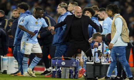 Pelatih Manchester City Josep Guardiola bersama pasukannya. 