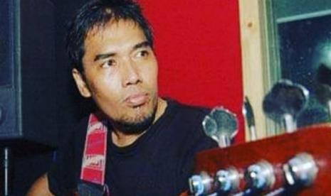 Mantan bassist Dewa 19, Erwin Prasetya: Perjalanan Karier Erwin Prasetya, dari Dewa 19 hingga Matadewa