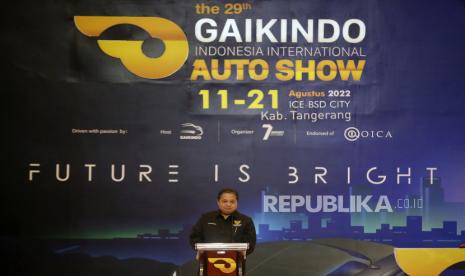 Menteri Koordinator Perekonomian Airlangga Hartarto memberikan sambutan saat pembukaan pameran otomotif Gaikindo Indonesia International Auto Show (GIIAS) 2022 di Indonesia Convention Exhibition (ICE) BSD, Serpong, Tangerang, Banten, Kamis (11/8/2022). GIIAS 2022 yang berlangsung 11 - 21 Agustus 2022 diikuti 25 merek kendaraan penumpang dan komersil anggota GAIKINDO serta menghadirkan produk mobil baru dan konsep serta sepeda motor. 