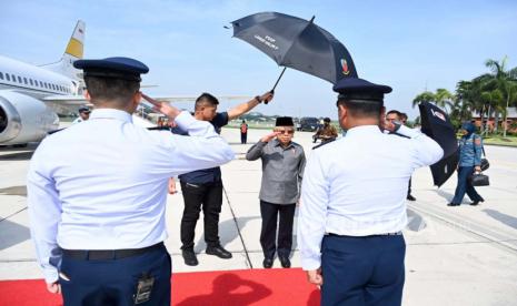 Wakil Presiden KH Maruf Amin mendorong para petani menciptakan komoditas khas lokal yang memiliki nilai produk unggulan. 