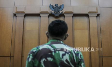 Terdakwa kasus dugaan pembunuhan berencana Kolonel Inf Priyanto mengikuti sidang dengan agenda pembacaan putusan di Pengadilan Militer Tinggi II Jakarta Timur, Jakarta, Selasa (7/6/2022). mbunuhan berencana terhadap Handi dan Salsabila di kawasan Nagreg, Jawa Barat. Republika/Putra M. Akbar 