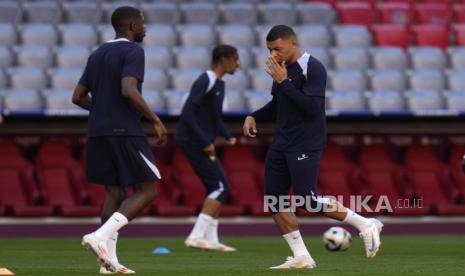 Para pemain Prancis saat mengikuti sesi latihan di Munich, Jerman, Senin (8/7/2024). Prancis akan bermain melawan Spanyol pada laga semifinal Euro 2024 pada Selasa (9/7/2024) waktu setempat atau Rabu (10/7/2024) pukul 02.00 WIB.