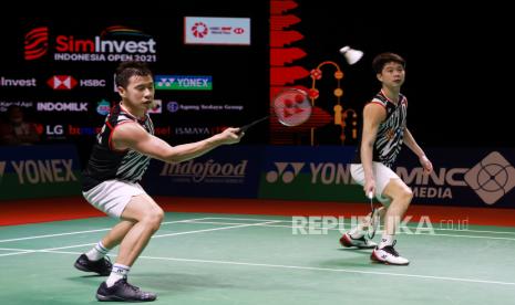 Ganda Putra Indonesia Marcus Fernaldi Gideon (kiri) dan Kevin Sanjaya Sukamuljo.