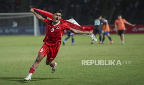 Penggawa timnas Indonesia U-22 merayakan keberhasilan meraih medali emas SEA Games 2023 Kamboja. 