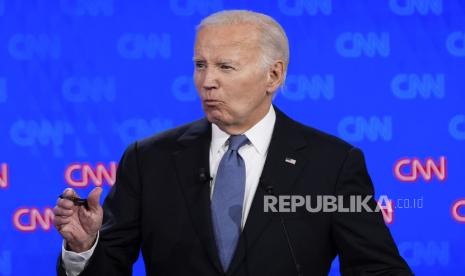 Presiden Amerika Serikat Joe Biden memaparkan jawabannya saat debat melawan mantan presiden AS Donald Trump yang diselenggarajan oelh CNN, Kamis (28/6/2024).