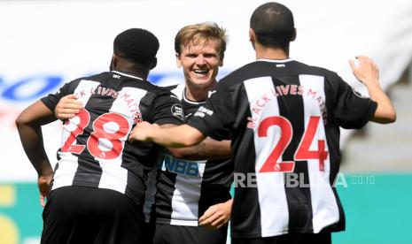 The Magpies merayakan gol pada laga antara Newcastle United melawan Sheffield United di St James Park Stadium, Ahad (21/6).  