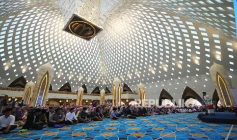 Gubernur Jawa Barat Ridwan Kamil saat kegiatan di Masjid Raya Al Jabbar, Gedebage, Kota Bandung, Jawa Barat.