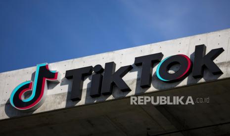 Logo TikTok. Presiden AS Donald Trump menyatakan dirinya terbuka terhadap kemungkinan Elon Musk membeli aplikasi TikTok di AS, jika CEO Tesla tersebut berminat.