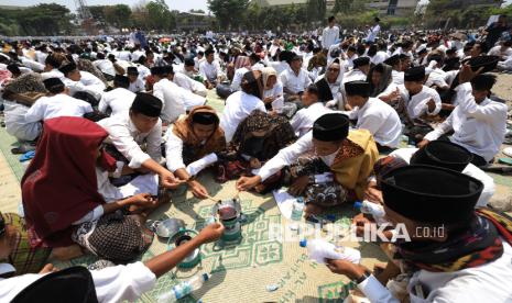 Pondok Pesantren Lirboyo Tegaskan Seruan Aksi Duduki Istana Lewat Meme Adalah Hoaks