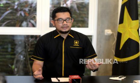 Ketua Umum Partai Ummat Ridho Rahmadi menggelar konferensi pers di Yogyakarta, Kamis (29/4). Konferensi pers ini menjelaskan terkait deklarasi Partai Ummat. Dalam partai ini Amien Rais menjabat sebagai Ketua Dewan Syuro Partai Ummat.