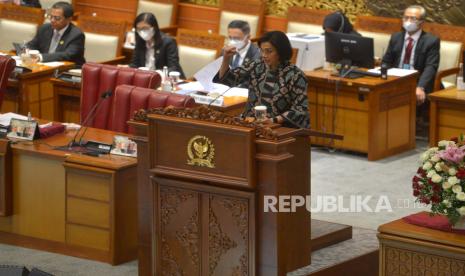 Menteri Keuangan Sri Mulyani. Sri Mulyani mengatakan, pemerintah merancang defisit APBN 2023 sebesar 2,84 persen dari Produk Domestik Bruto (PDB). Hal ini mencerminkan langkah penyehatan keuangan negara dan konsolidasi fiskal yang kredibel, hati-hati, dan tepat waktu.