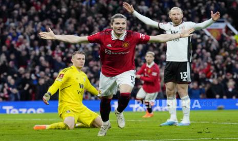 Gelandang Manchester United Marcel Sabitzer melakukan selebrasi seusai mencetak gol ke gawang Fulham, akhir pekan lalu. 