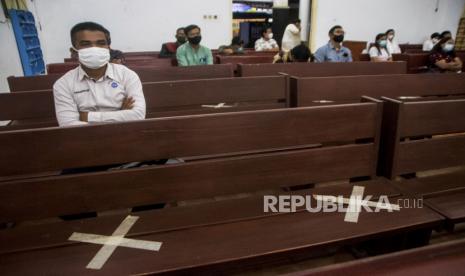 Beredar Hoaks Umat Kristiani di Garut Beribadah Saat PPKM (ilustrasi).