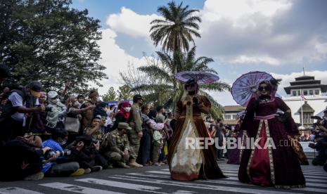 Peserta mengikuti Jabar Fashion Week ilustrasi.  Tren green fashion atau busana berkelanjutan kini berkembang di Kota Bandung. 