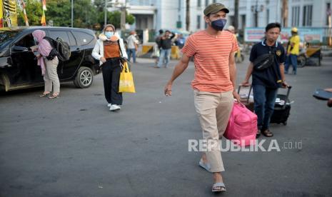 Pemudik di Terminal Tanjung Priok, Jakarta. Tak Perlu Khawatir, Pemudik Tiba Dini Hari di Terminal Tanjung Priok Dijamin Aman